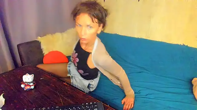 Snapshot of Elizabe_th chatting on May 10, 10:33 pm Elizabe th online show from May 10, 10:33 pm