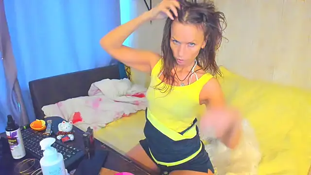 Snapshot of Elizabe_th chatting on May 16, 8:13 am Elizabe th online show from May 16, 8:13 am