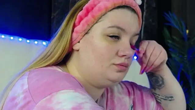 MelanieBrownn online show from March 11, 5:45 am