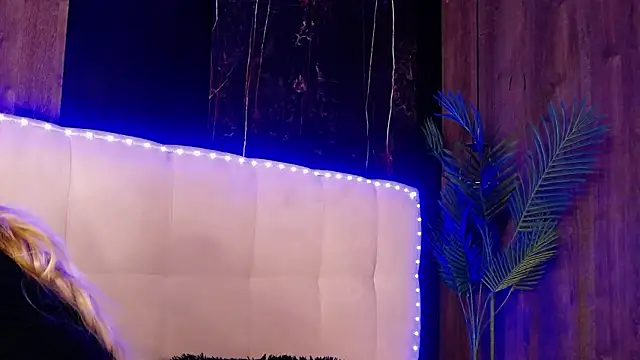 MelanieBrownn online show from February 19, 6:43 am