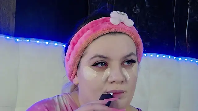 MelanieBrownn online show from March 13, 5:45 am