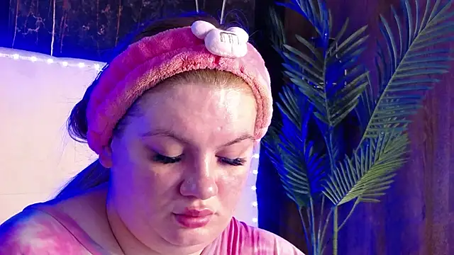 MelanieBrownn online show from April 15, 4:40 am