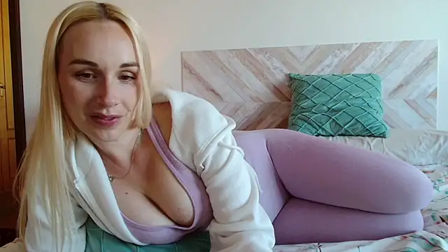 secretmuses online show from April 4, 5:08 pm