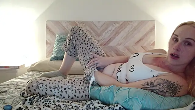 secretmuses online show from April 20, 9:27 pm