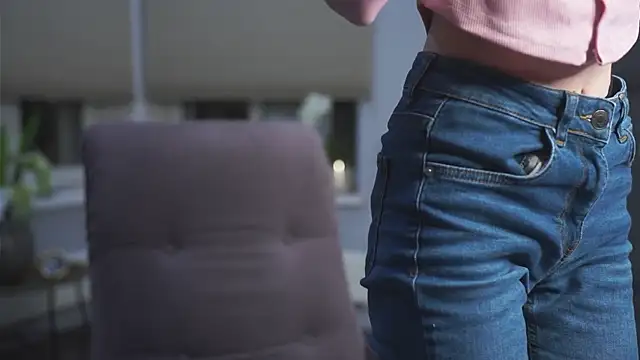 KimWilli online show from April 22, 7:42 pm