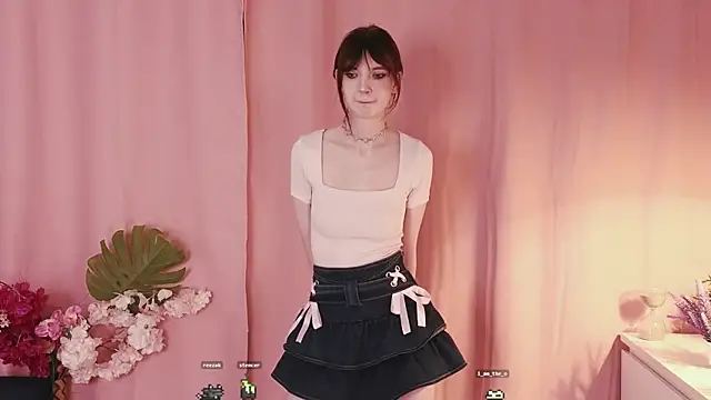 KimWilli online show from March 19, 7:17 pm