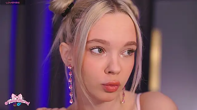  AlinaBailey online show from February 24, 7:42 am