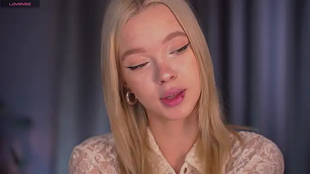 Snapshot of _AlinaBailey chatting on October 24, 7:40 am AlinaBailey online show from October 24, 7:40 am