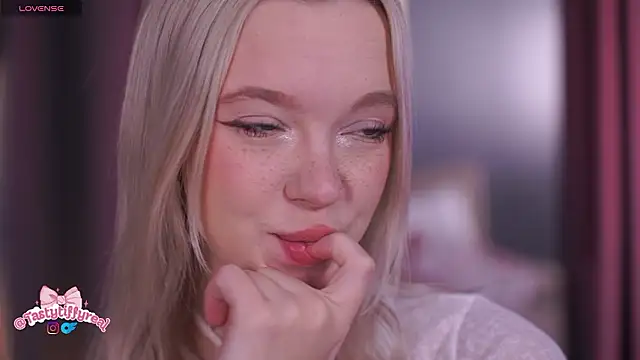  AlinaBailey online show from March 21, 8:04 am