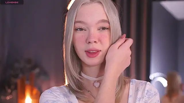 Snapshot of _AlinaBailey chatting on November 30, 7:42 am AlinaBailey online show from November 30, 7:42 am