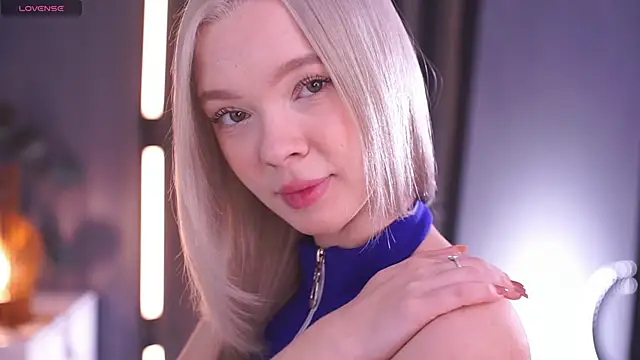 Snapshot of _AlinaBailey chatting on November 28, 8:25 am AlinaBailey online show from November 28, 8:25 am