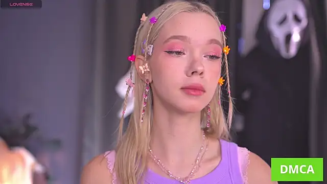 Snapshot of _AlinaBailey chatting on November 1, 7:35 am AlinaBailey online show from November 1, 7:35 am