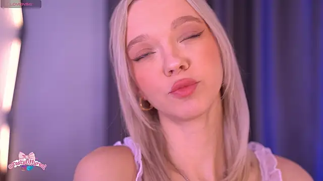  AlinaBailey online show from April 26, 7:38 am