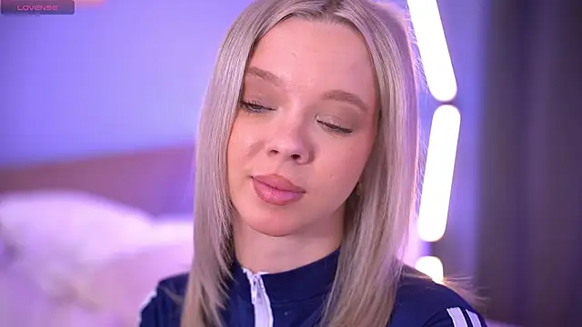  AlinaBailey online show from April 13, 8:07 am