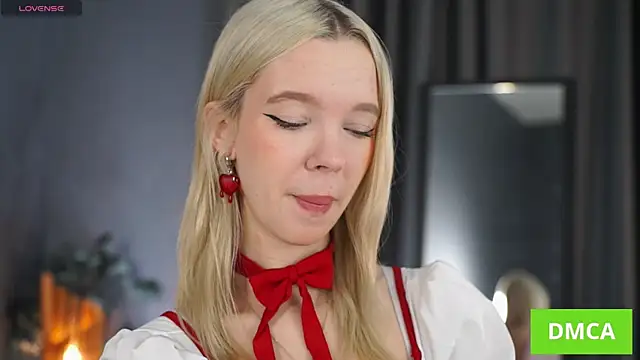 Snapshot of _AlinaBailey chatting on November 9, 8:07 am AlinaBailey online show from November 9, 8:07 am