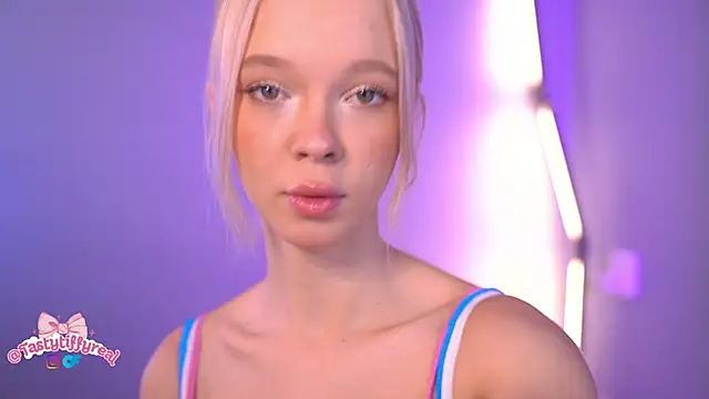  AlinaBailey online show from May 11, 8:16 am