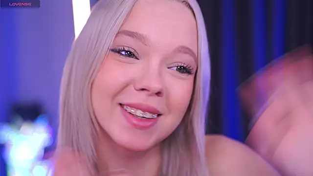  AlinaBailey online show from April 5, 7:59 am