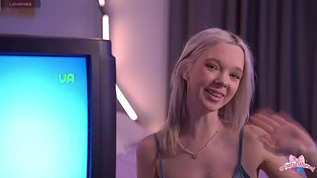  AlinaBailey online show from April 19, 8:26 am