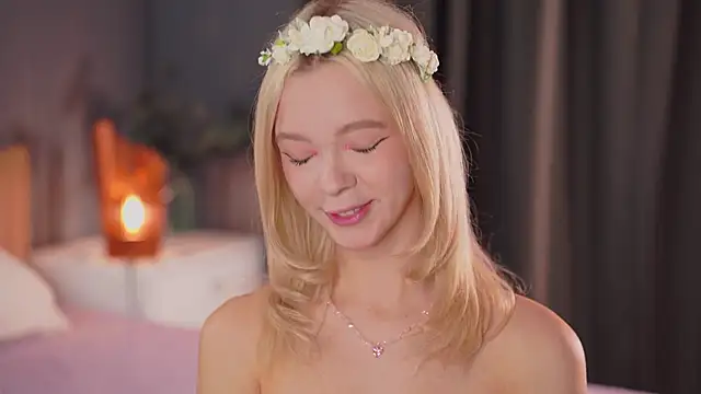 Snapshot of _AlinaBailey chatting on October 5, 8:05 am AlinaBailey online show from October 5, 8:05 am