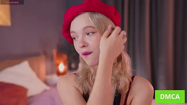 Snapshot of _AlinaBailey chatting on October 19, 8:17 am AlinaBailey online show from October 19, 8:17 am