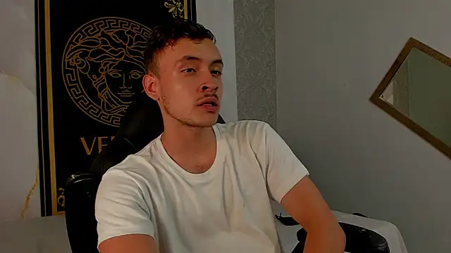 Desmon Clark online show from March 2, 5:44 am