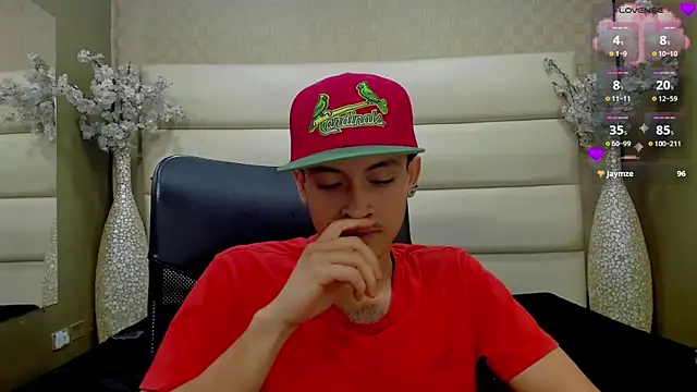 Desmon Clark online show from March 15, 11:39 pm