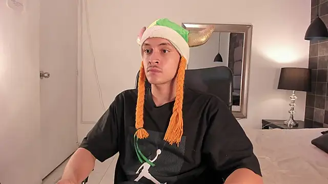 Desmon Clark online show from March 18, 6:28 am