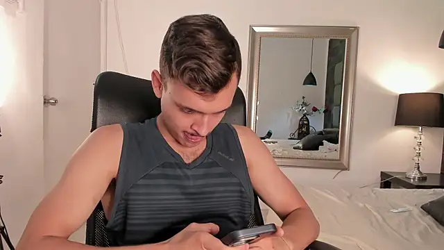 Desmon Clark online show from March 12, 1:03 am