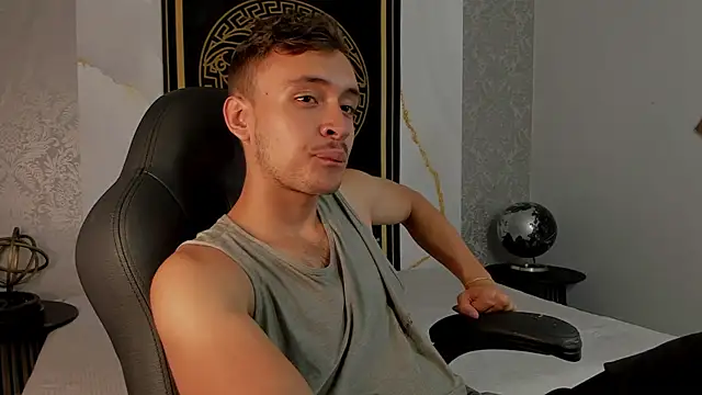 Desmon Clark online show from February 26, 4:52 am