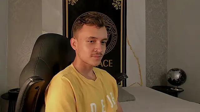 Desmon Clark online show from February 20, 9:42 pm