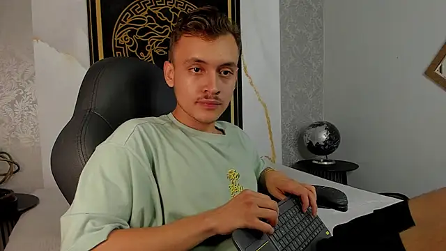 Desmon Clark online show from February 27, 1:41 am