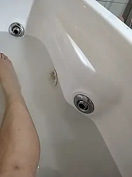 Snapshot of luana63 chatting on March 1, 12:38 pm luana63 online show from March 1, 12:38 pm