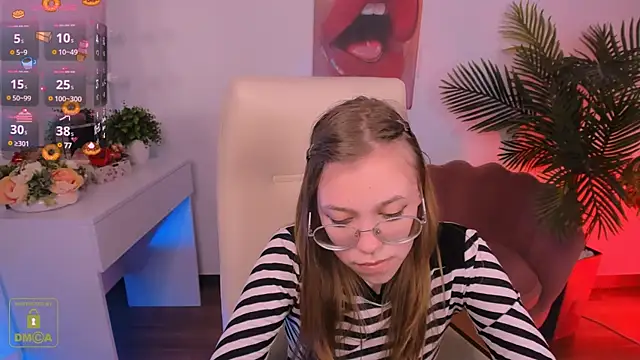 LayriantaVee online show from March 13, 1:29 pm