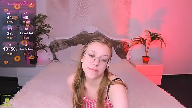 LayriantaVee online show from March 18, 1:34 pm