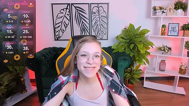 LayriantaVee online show from February 23, 1:21 pm