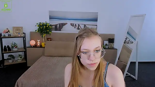 LayriantaVee online show from March 6, 1:14 pm