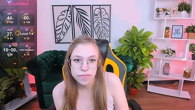 LayriantaVee online show from February 23, 7:00 am