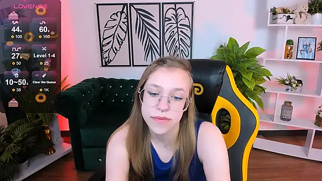 LayriantaVee online show from March 7, 10:02 am