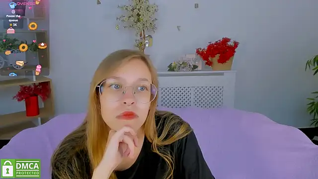 LayriantaVee online show from September 10, 6:01 am