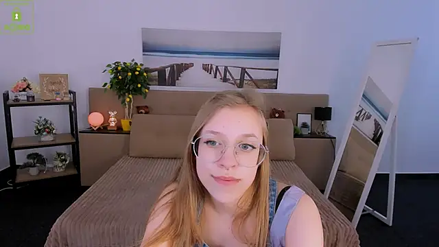 LayriantaVee online show from March 5, 10:00 am