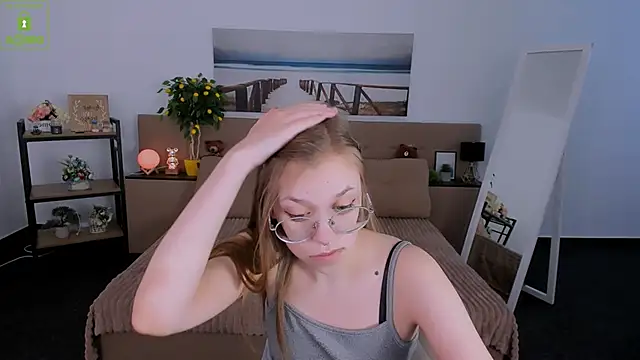 LayriantaVee online show from March 2, 1:09 pm