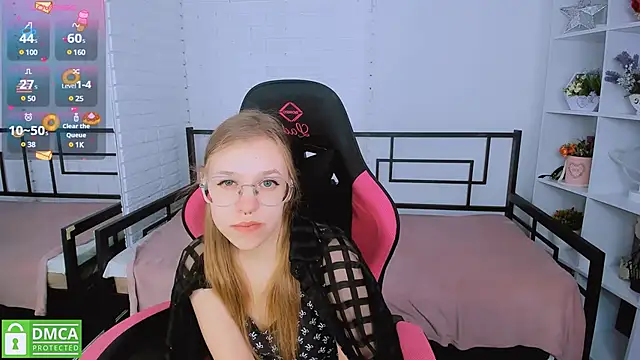 LayriantaVee online show from March 11, 7:14 am