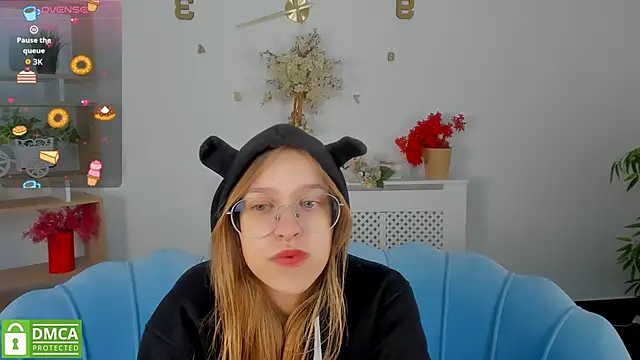 LayriantaVee online show from October 10, 6:14 am