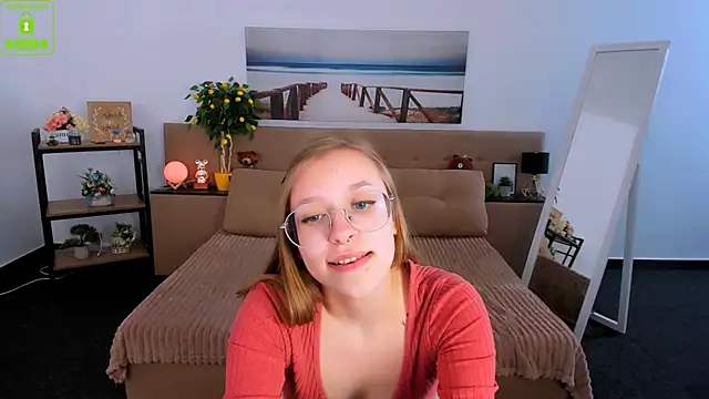 LayriantaVee online show from March 1, 1:18 pm