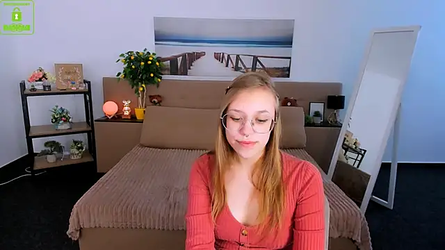 LayriantaVee online show from March 1, 10:02 am