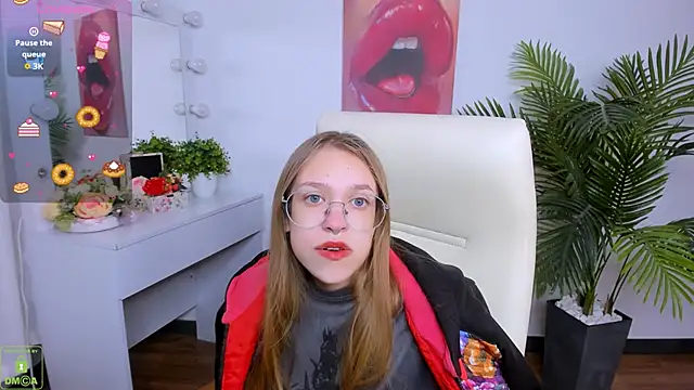 LayriantaVee online show from September 28, 6:09 am