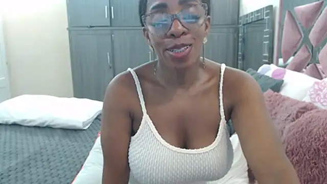 Snapshot of Ginachaudex chatting on July 9, 1:21 pm Ginachaudex online show from July 9, 1:21 pm