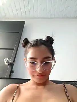 Snapshot of Ary-18 chatting on October 25, 1:45 pm Ary-18 online show from October 25, 1:45 pm