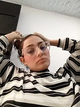 Snapshot of Ary-18 chatting on December 1, 1:45 pm Ary-18 online show from December 1, 1:45 pm