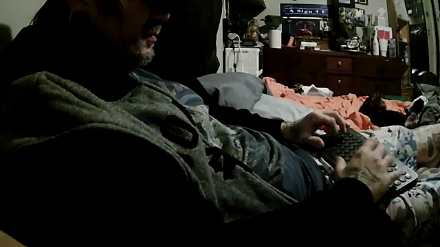 clitstitsandbongrips online show from November 12, 11:25 am